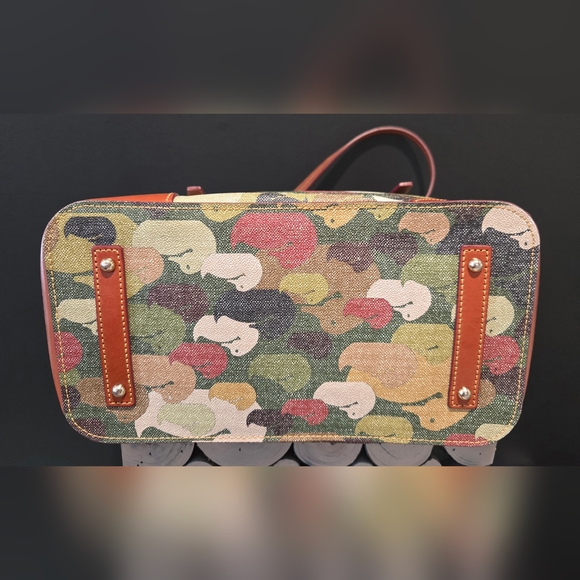 Dooney and Bourke Robinson Collection Camo Duck tote EUC - Picture 6 of 11